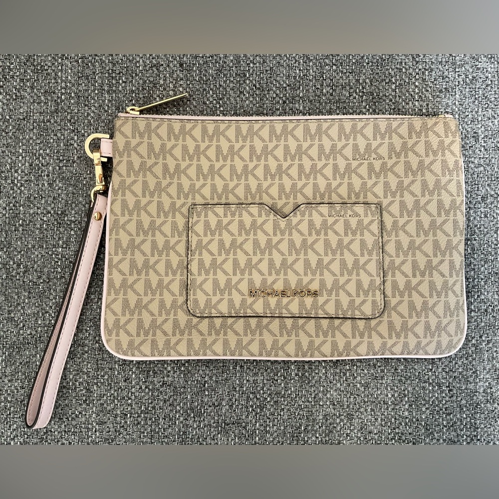 Authentic Michael Kors Jet Large Wristlet